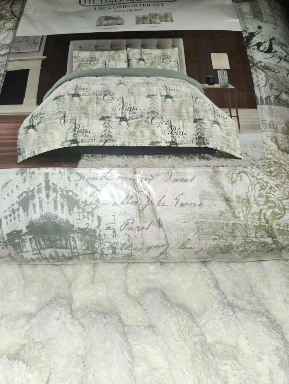 Paris Script Reversible Comforter Set in Light Pink and Green - New In Bag